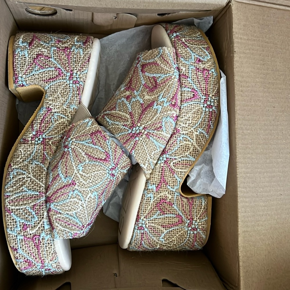 Size 6 Beach by Matisse platform sandals - Terry - natural floral embroidery